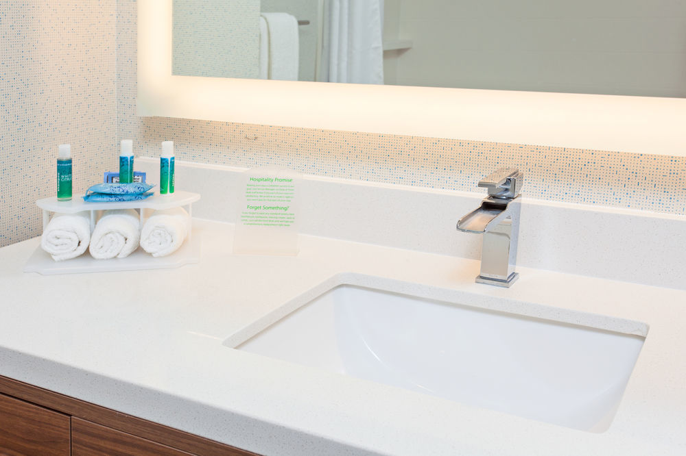 Holiday Inn Express & Suites Houston S - Medical Ctr Area By Ihg Екстериор снимка